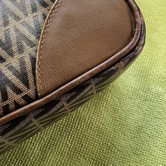 Mario Valentino vintage crossbody bag GUC - Picture 15 of 16